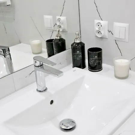 Apartmán Elegant Center Pawlikowskiego 8 *