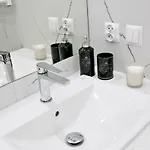 Apartament Elegant Center Pawlikowskiego 8 *