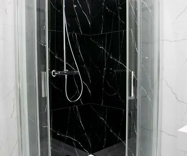 Elegant Center Pawlikowskiego 8 *